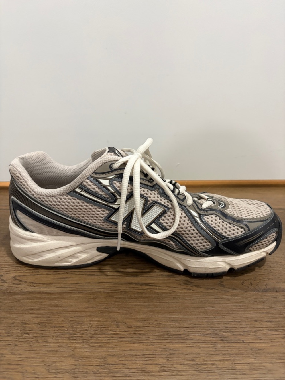 New Balance 740 Men's Cream and Gray Athletic Running Shoes - Picture 4 of 7